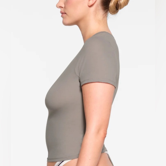 Skims NWT Fits Everybody Short Sleeve T-Shirt Multiple Sizes - Picture 3 of 6